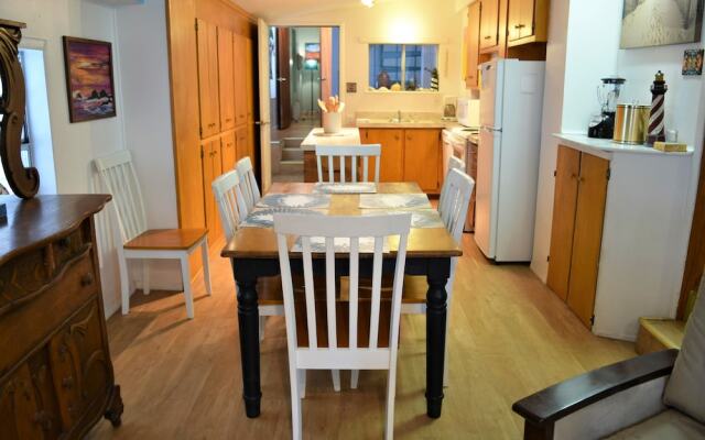 Paradise Cottage On Gulf Street - Three Bedroom Home