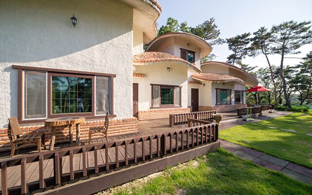 Ganghwa Sollaeum Mushroom Pension