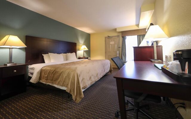 Copley Inn & Suites, Copley - Akron