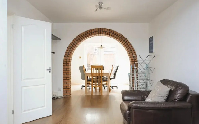Room in Guest Room - Beautiful Room in Coventry