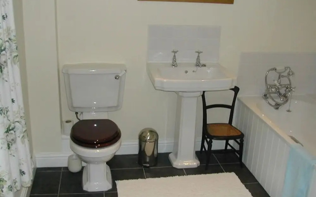 Alltybrain Farm Cottages and B&B