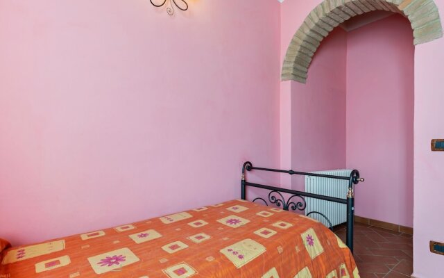 Secluded Holiday Home in Bibbiano With Courtyard