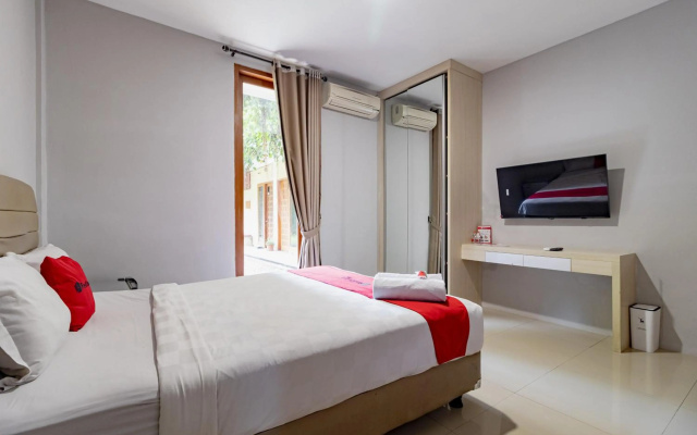 RedDoorz Plus near Cilandak Town Square 2 – Guest Rooms – Jakarta