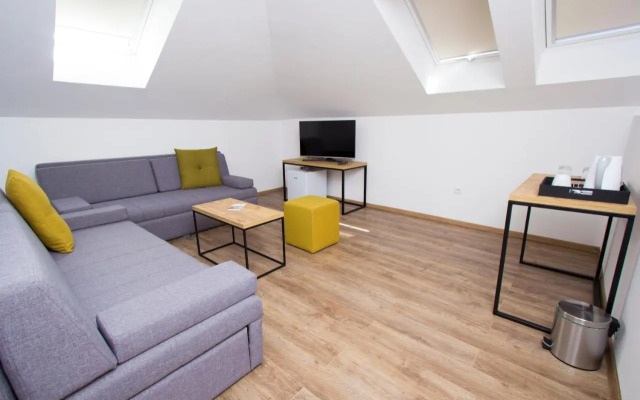 Riverside Residence