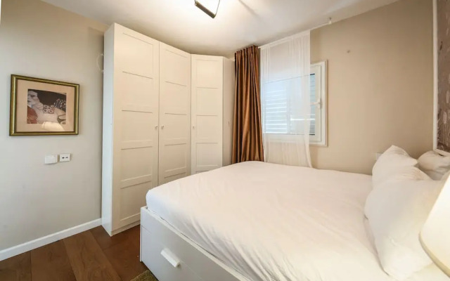 Boutique 1BR Apt with parking