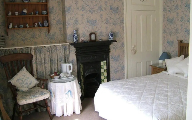 Chedgrave House