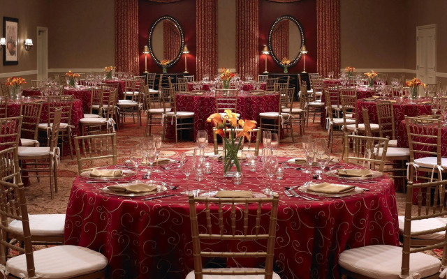 Juniper Hotel Cupertino, Curio Collection by Hilton