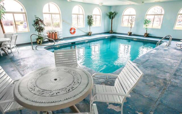 Quality Inn & Suites Woodstock near Lake Geneva