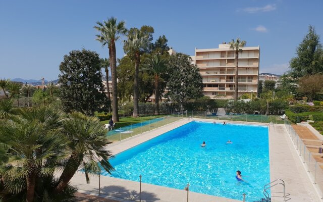 Studio Proche Mer Piscine et Tennis