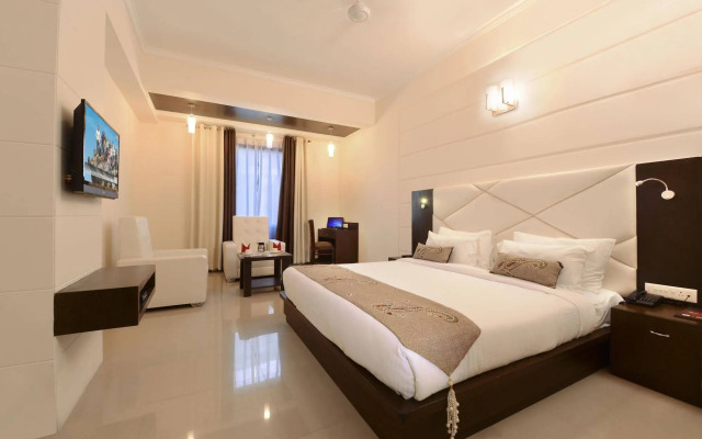 Hotel Crimson Palace
