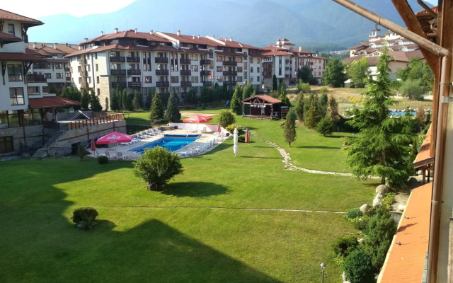 Sunny studio apartment - few steps from Gondola