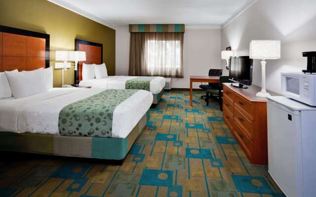 La Quinta Inn & Suites by Wyndham St. Pete-Clearwater Airpt