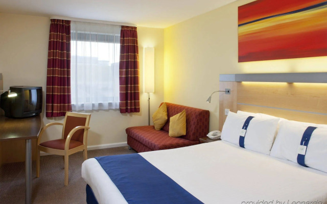 Holiday Inn Express Dunfermline by IHG