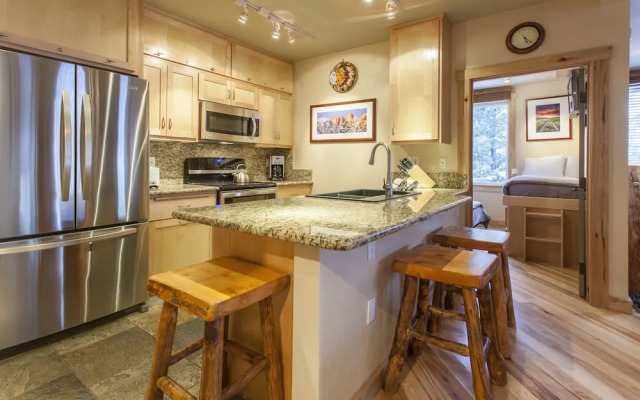 Juniper Springs Lodge by Mammoth Five Star