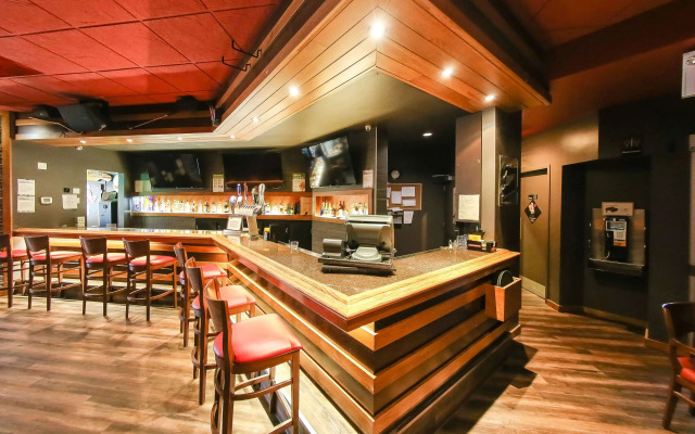 Howard Johnson by Wyndham Winnipeg West