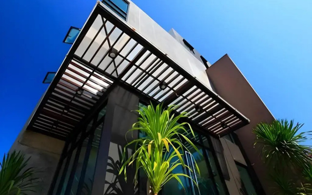 The Plubpla Serviced Apartment