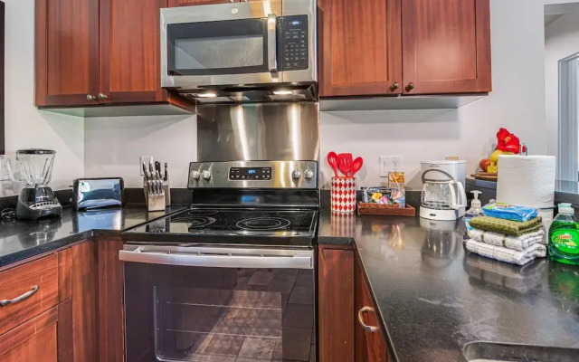 Aina Nalu 2bd/2ba 2 Bedroom Condo by Redawning