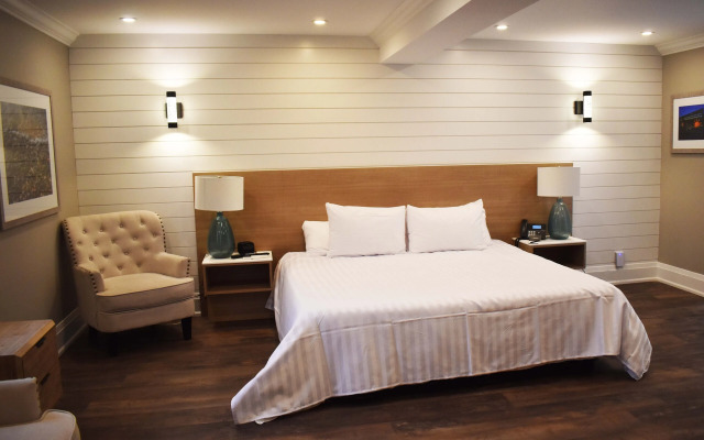 Colonial Hotel & Suites