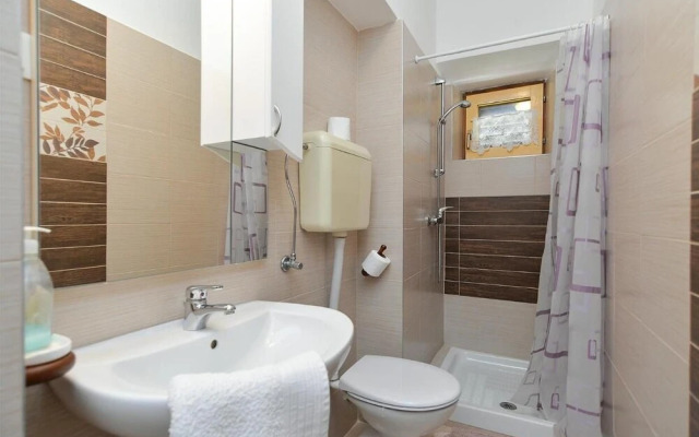Spacious Apartment With Garden