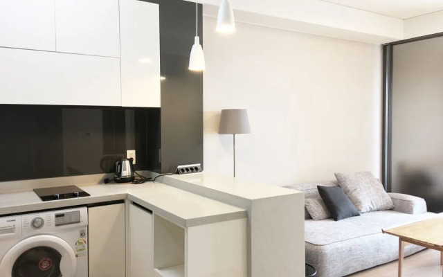 The November Stay in Songdo Honestar