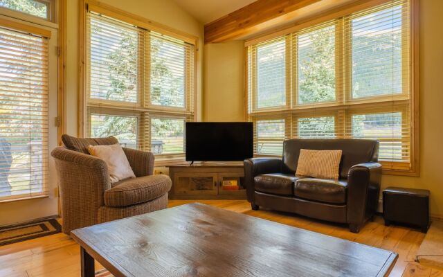Private Home With A Beautiful Mountain Vista - Woods24 by RedAwning