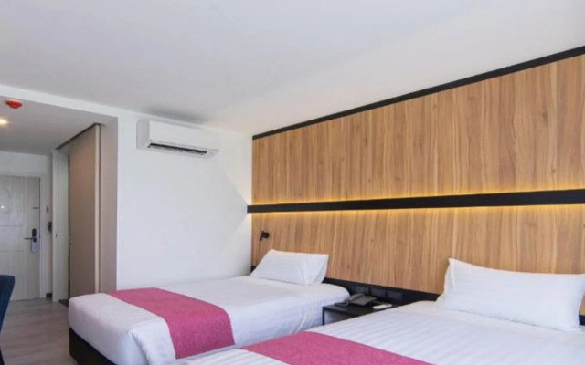 Gate43 Airport Hotel