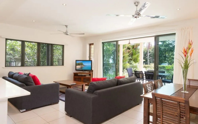 Cairns Beach Holiday Apartment