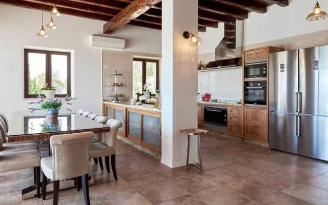 Villa Can Prats, Luxury Villa Surrounded by Nature