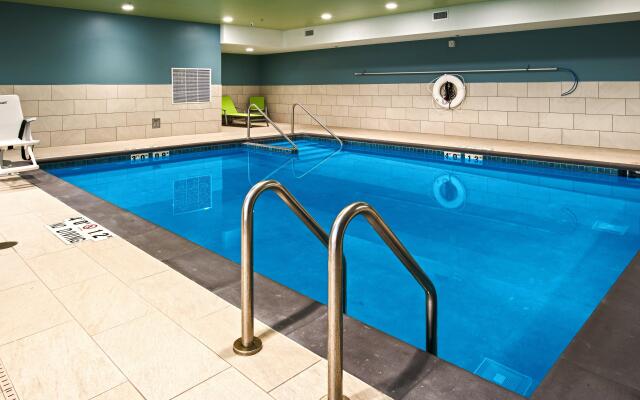 Holiday Inn Express & Suites Racine by IHG