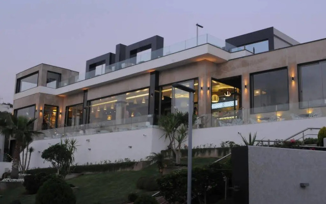 DWO Mira Palace