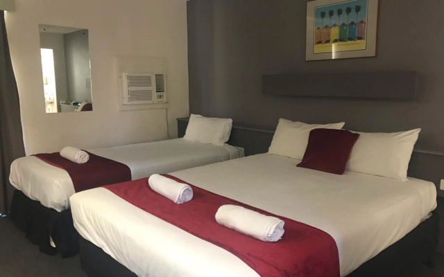 Emerald Central Hotel – Guest Rooms – Emerald