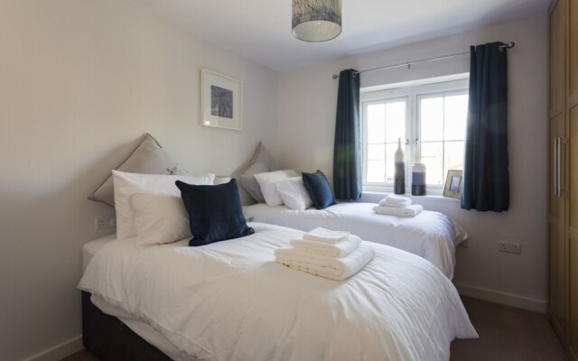 The Rectory Apartment + Free Parking
