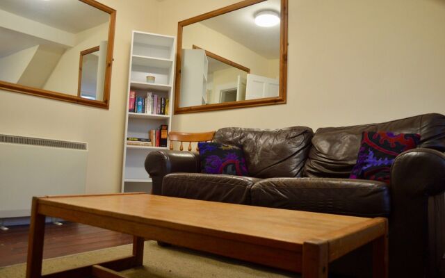 Central 1 Bedroom Apartment Sleeps 2