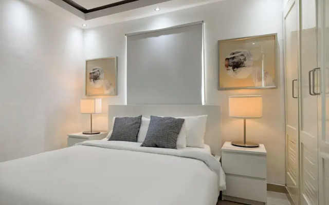 Oceanfront Condo in Ave. España Sleeps 8