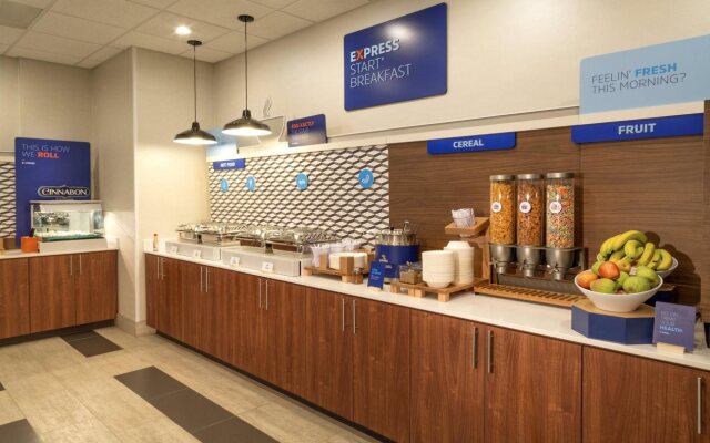 Holiday Inn Express & Suites Seattle South - Tukwila by IHG