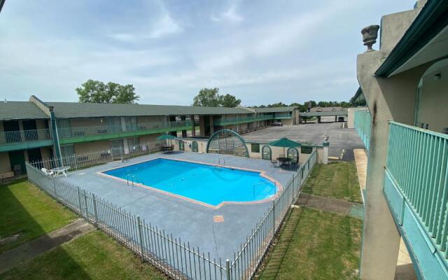Canterbury Inn & Suites