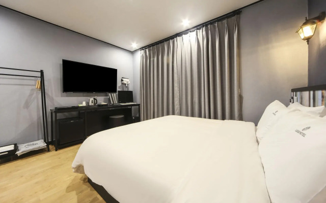 Lucas Hotel