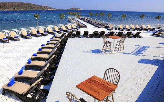 Design Plus Seya Beach Hotel