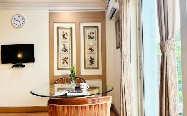 BluO 3BHK - DLF Galleria | BathTub, Balcony