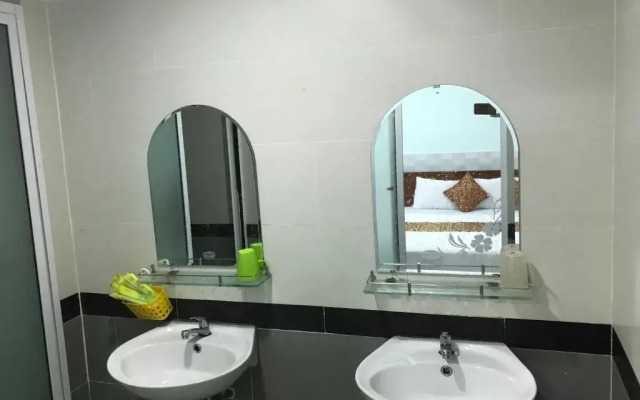Gold Hotel