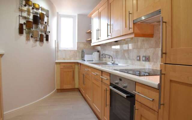 Stunning 2 Bedroom Riverside Flat in Canary Wharf