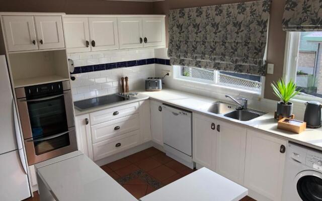 Uxbridge Luxury Apartment