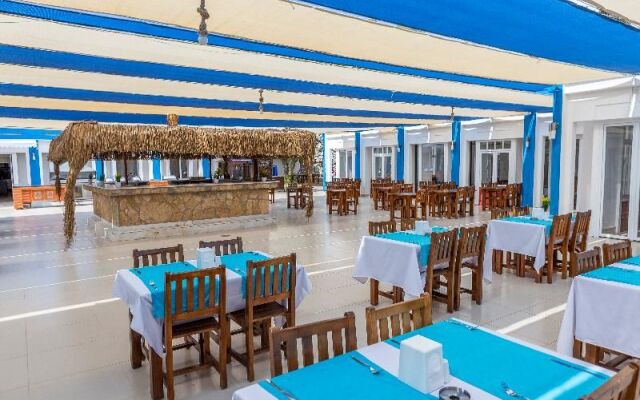 Santa Family Club Hotel