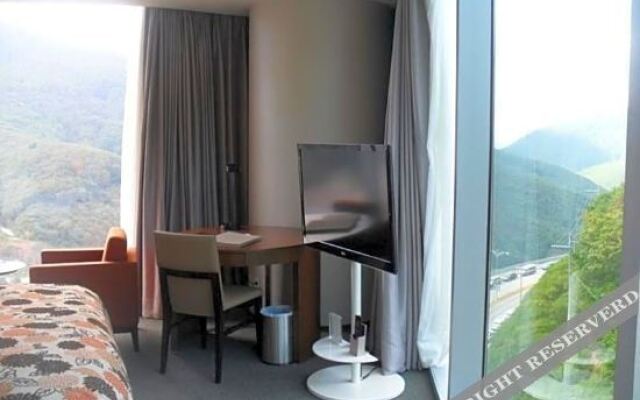 High 1 Convention Hotel