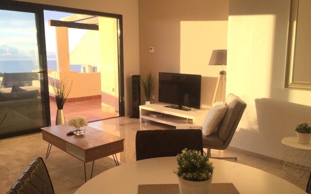 Superb SEA & Sunrise Luxurious Apartment