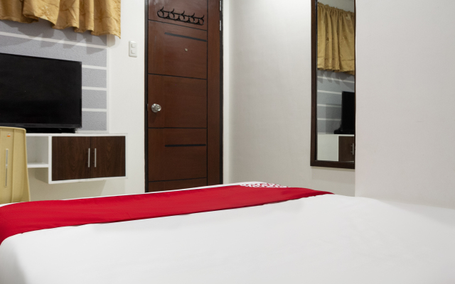 Circle-b Apartelle & Suites