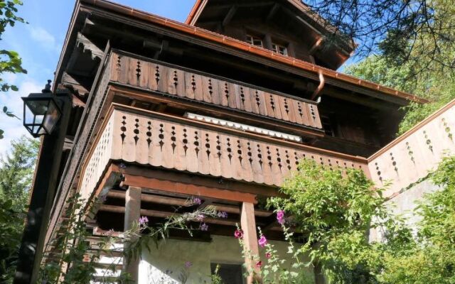 Tree-Tops, Chalet