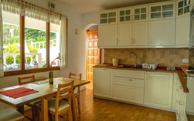 Charming villa with rich garden