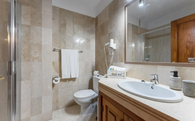 Klayman Olivina Aparthotel