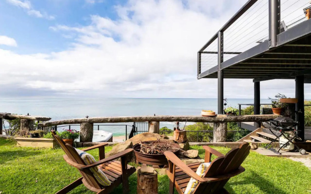 Y Vue - Beachside Apartment with Ocean Views